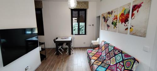 TV a/nebo společenská místnost v ubytování Lago Maggiore Lake Me Home apartment