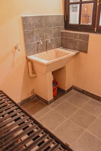 a bathroom with a sink and a mirror at KAKAN cómodo apartamento 1 dormitorio in Cafayate