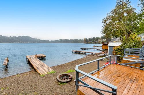 a dock on the shore of a lake at Summit Lake Guesthouse in Kamilche