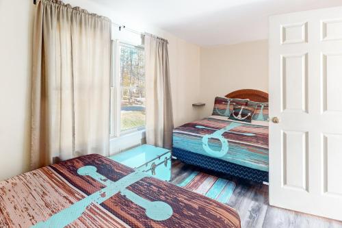 a bedroom with two beds and a window at Hideaway Lagoon in Sabino