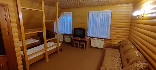 a room with a bunk bed and a television at Лелеч in Tatariv