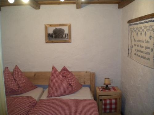 A bed or beds in a room at Haus Mehrl
