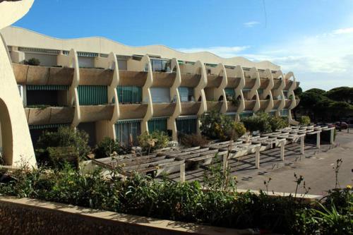 Studio 765, Port Camargue, Piscine, WiFi, Parking, 2 personnes