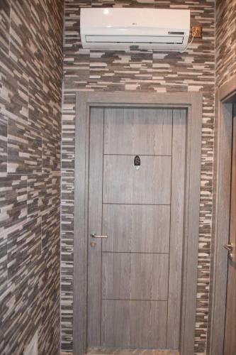 a room with a door and a ceiling at Ghazalle oasis Hotel GB in El Biar