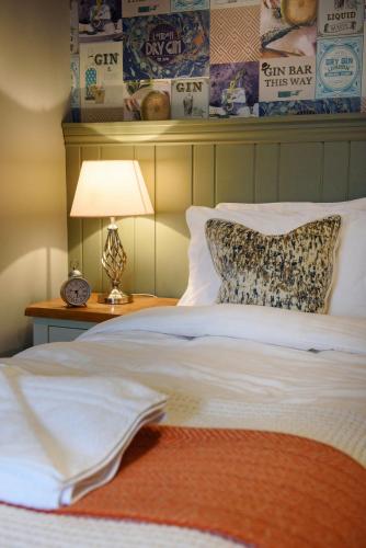Ein Bett oder Betten in einem Zimmer der Unterkunft Shannon Bridge House