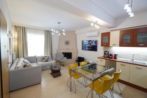 Garden Apartment next to the Mall -Private Parking