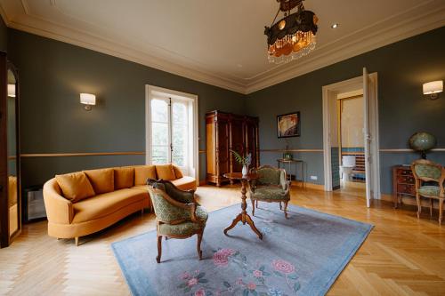 a living room with a couch and chairs at Chateau de Bézyl in Sixt-sur-Aff