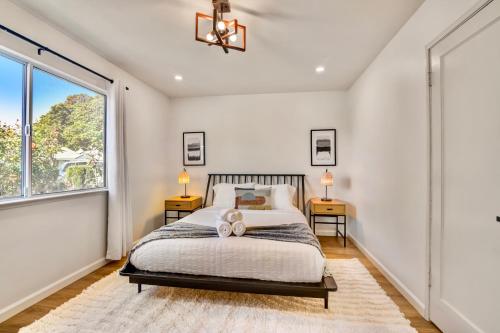 Katil atau katil-katil dalam bilik di @ Marbella Lane - Superb and Cozy 4BR Home