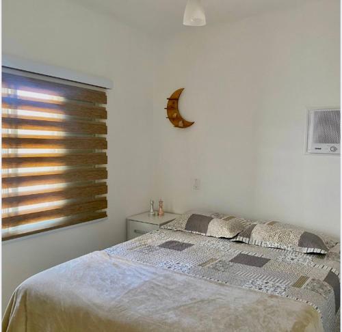 Un pat sau paturi într-o cameră la Casinha da Rena em Cambury