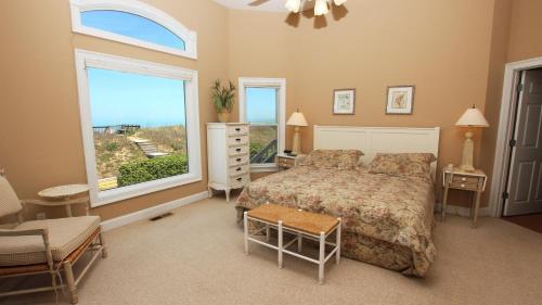 Giường trong phòng chung tại OCEANFRONT, Ocean Views, Pool, Rec Rm, PI244, Ashcroft