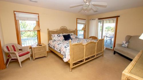 Ένα ή περισσότερα κρεβάτια σε δωμάτιο στο Semi-Oceanfront, Close to Beach, Private Pool, Poolside Bar, Theatr Rm- PI226, Sea Bright