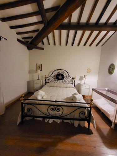 Ένα ή περισσότερα κρεβάτια σε δωμάτιο στο Agriturismo Poggiolo