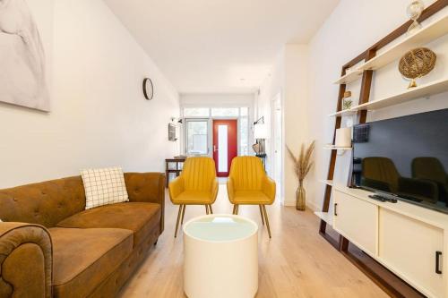 2 bed 2 bath Inner City Condo for Monthly Stay