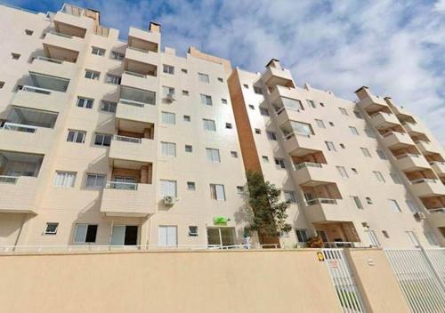 a large white building with balconies on it at Lindo Apartamento em Bertioga/SESC a 300m da praia in Bertioga