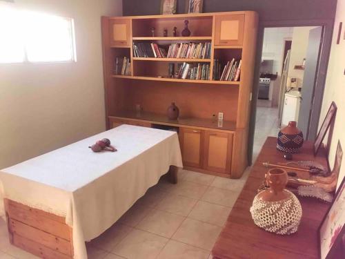 a room with a bed and a book shelf at Kasa Kaya in Araraquara