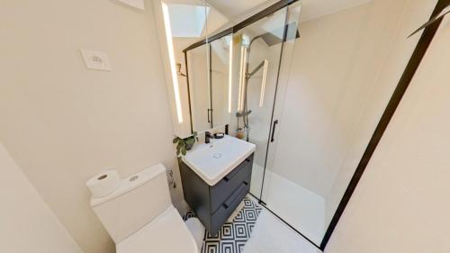 a bathroom with a sink and a toilet at Appartement Gare de Lyon in Paris