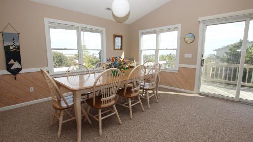 Imagen de la galería de Oceanside, Priv Pool, H Tub, Rec Rm, PV2, Seaing Is Believing, en Duck