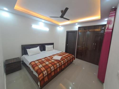 a bedroom with a bed and a ceiling fan at Gokul 2 BHK Entire Flat, Bharat City, Teela Mod, Nr Hindon Airport ,Bhopura , Ghaziabad in Ghaziabad