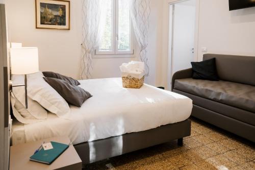 a living room with a bed and a couch at LaMì Room & Apartment in Castel San Pietro Terme
