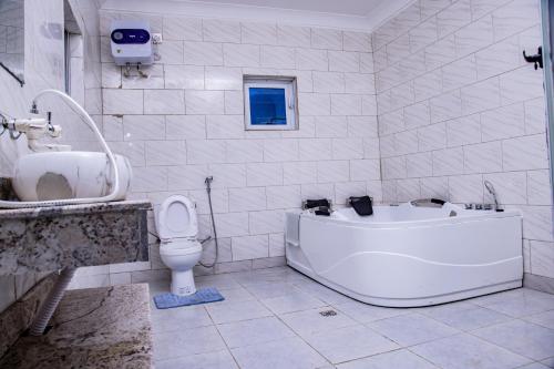 PINORICH VILLA-Buea – Photos 3
