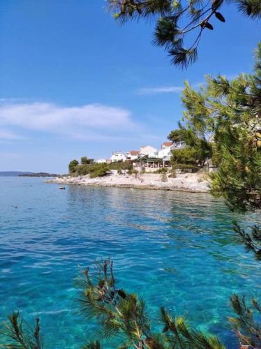 Trogir Čiovo Large Sea View apartment near the sea in Okrug