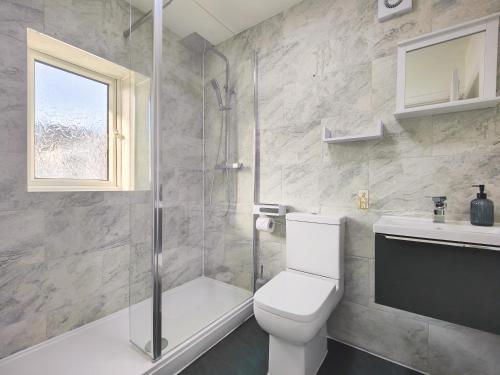 Regent House - Holiday Home With Free Parking - 5 Minutes Drive to Coop Live Arena, Etihad Stadium & Manchester City Centre photo 10