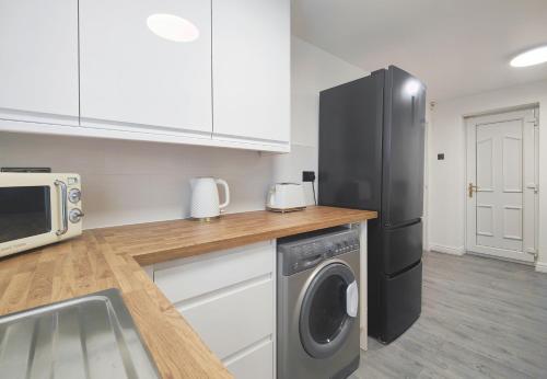 Regent House - Holiday Home With Free Parking - 5 Minutes Drive to Coop Live Arena, Etihad Stadium & Manchester City Centre photo 17