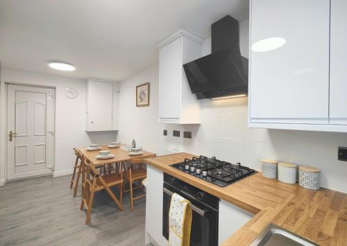 Regent House - Holiday Home With Free Parking - 5 Minutes Drive to Coop Live Arena, Etihad Stadium & Manchester City Centre photo 6