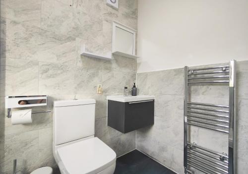 a bathroom with a toilet and a sink and a shower at Regent House - Modern Holiday Home 10 Minutes to Manchester City Centre With Free Parking in Manchester