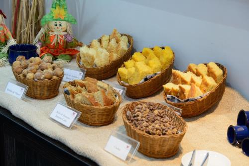 ホテルの敷地内または近くでの食事または食べ物