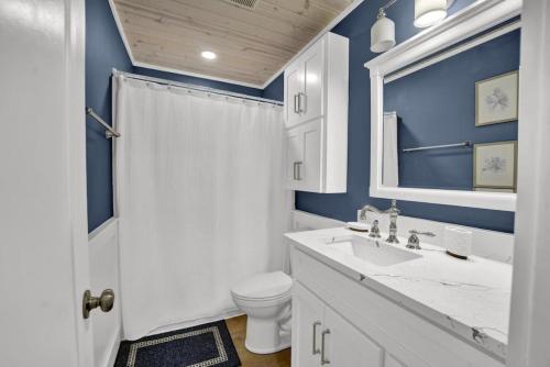 Ванная комната в Nautical Watch 15A