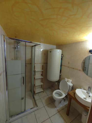 Ένα μπάνιο στο Cosy appartement 2 chambres