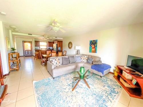 a living room with a couch and a table at Seiri del Mar in Hopkins