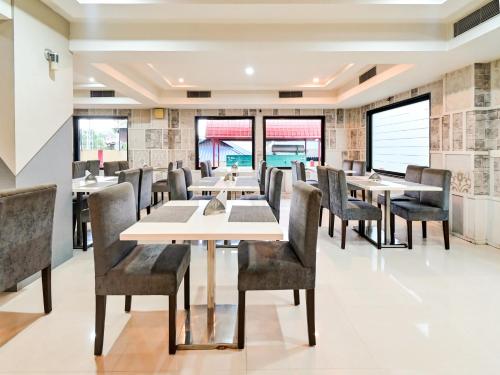 Un restaurant sau alt loc unde se poate mânca la Hotel Royal Heritage Guwahati
