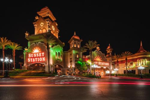 a building with a clock tower at night at Sunset Station Hotel & Casino in Las Vegas