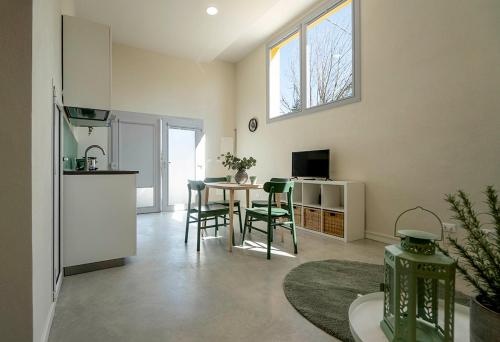 a kitchen and living room with a table and chairs at casadelfalegname ABETE 