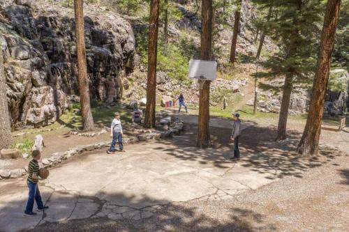 Επισκέπτες που μένουν στο The Willows Cabin #7 at Blue Spruce RV Park & Cabins
