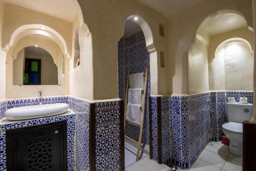 Koupelna v ubytování Riad Arabesque