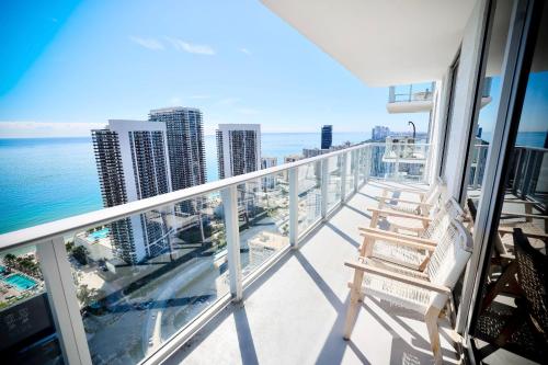 a balcony with a chair and the ocean at Diamond In The Sky in Hollywood