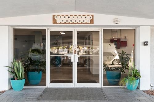 Galeriebild der Unterkunft Sunrise at the Beach - 2BR Apt with Scenic Views in Satellite Beach