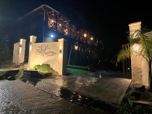 La alberca dentro o cerca de Residence AU 'TI SUCRIER