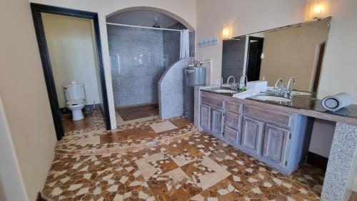 Ένα μπάνιο στο Oceanfront Serenity in Gated Community near Rosarito