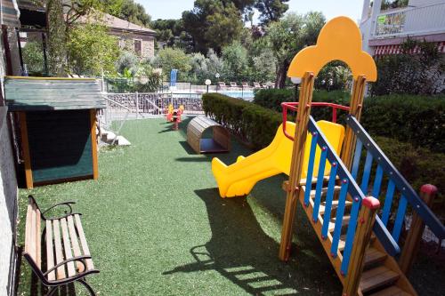 Ο χώρος παιχνιδιού για παιδιά στο Hotel Garden