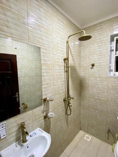 Un baño de Nimaro Courts