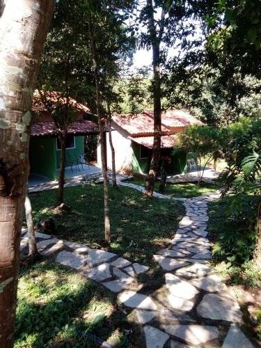 a path in front of a house with trees at Pousada Da Mata in Pirenópolis