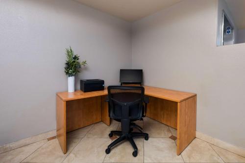 Best Western Lanai Garden Inn & Suites Image