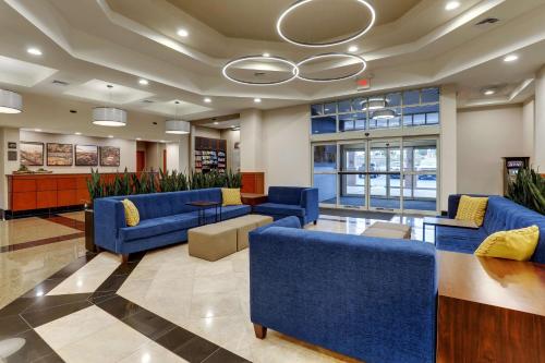 Zona de estar de Drury Inn & Suites St. Louis Arnold