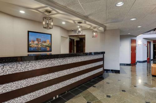 a bar in a building with a tv on the wall at Drury Inn & Suites Columbus Dublin in Dublin