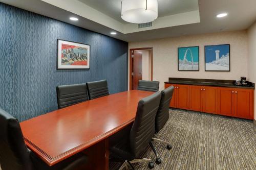 Zona business o sala de conferencias en Drury Inn & Suites St. Louis Arnold