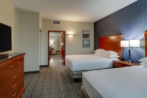 Cama o camas de una habitación en Drury Inn & Suites St. Louis Arnold